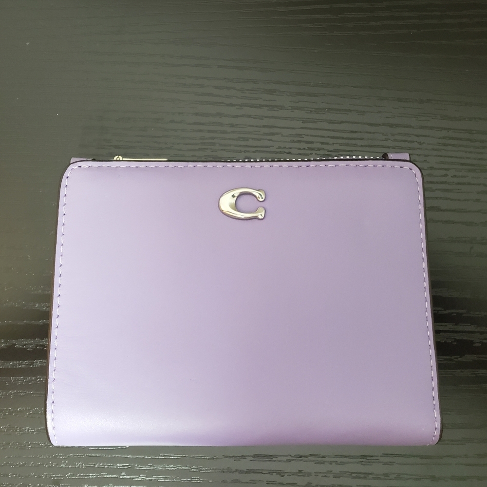 NWT! COACH LIGHT VIOLET PURPLE LEATHER BIFOLD SNAP WALLET.